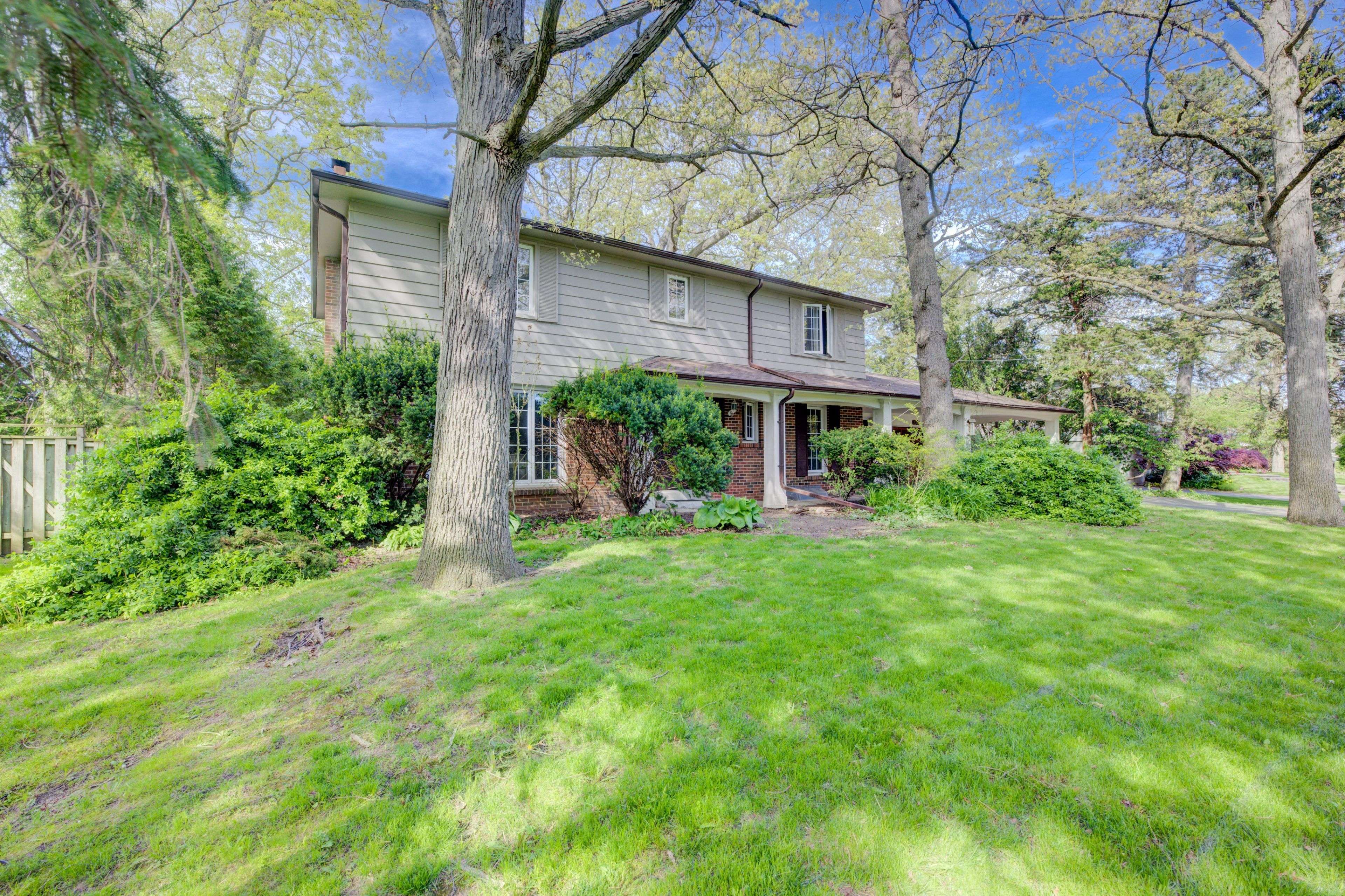 Mississauga, ON L5H 3K1,2073 Tenoga DR