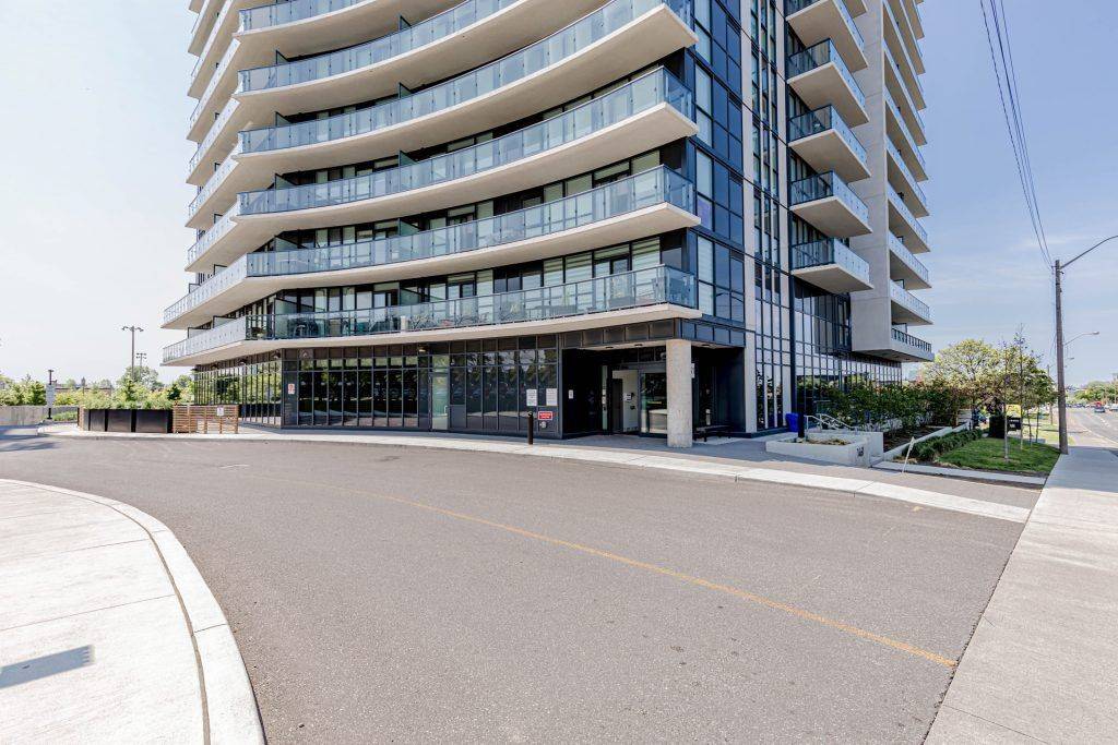 Toronto W04, ON M6L 0A6,1461 Lawrence AVE W #1907