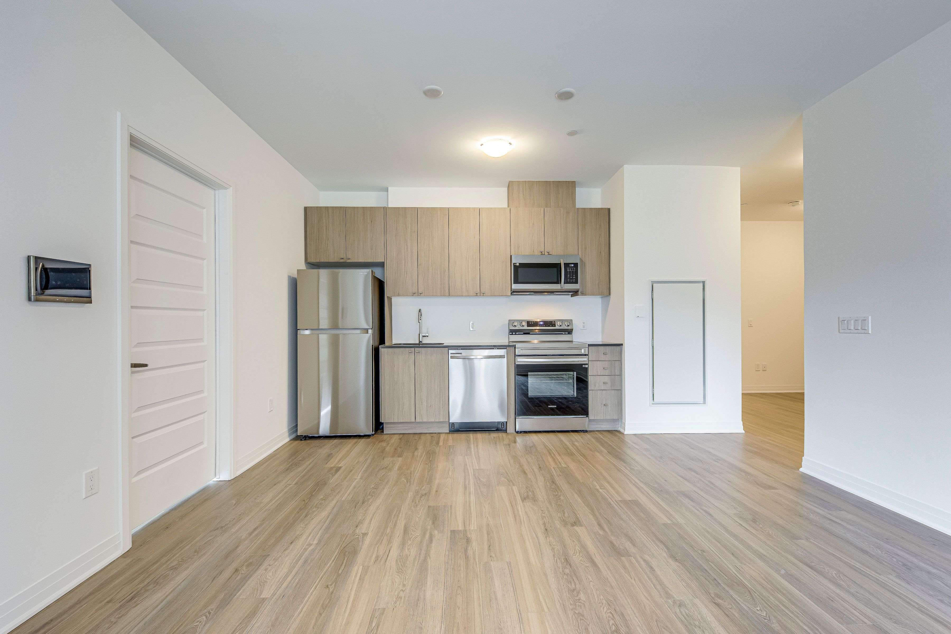 Milton, ON L9E 1Z4,480 Gordon Krantz AVE #120