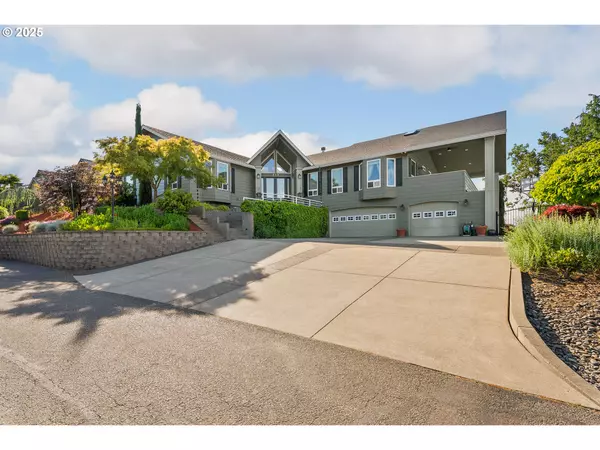 Roseburg, OR 97471,215 RIDGECREST DR