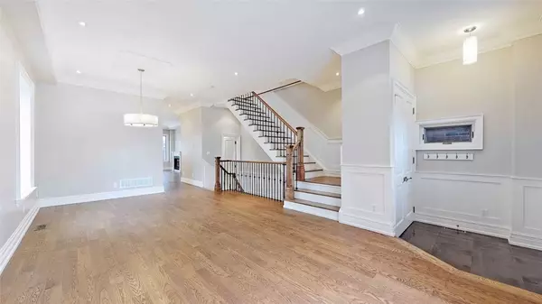 Toronto C10, ON M4S 1V3,714 Hillsdale AVE E