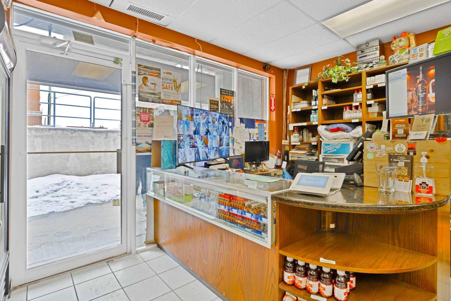 Calgary, AB T2T 3T1,1805 14 ST SW