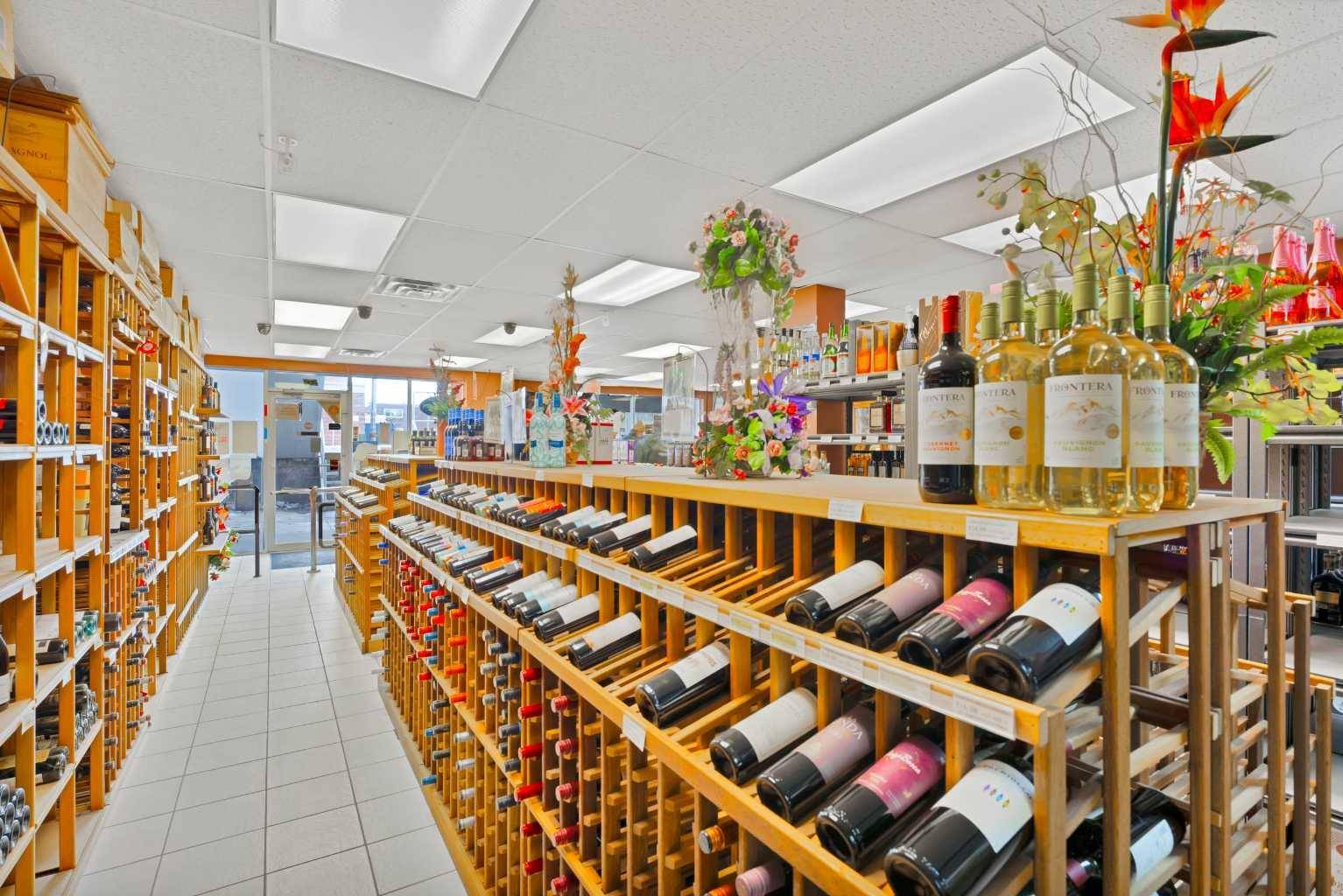 Calgary, AB T2T 3T1,1805 14 ST SW