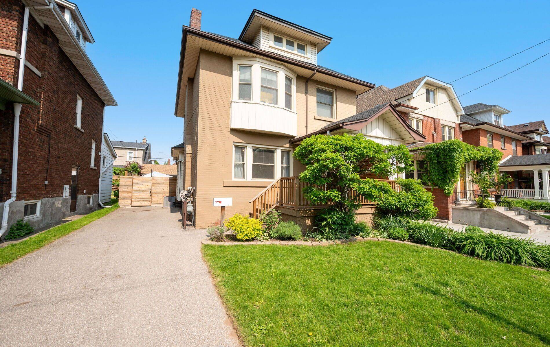 Hamilton, ON L8M 2M8,124 Eastbourne AVE