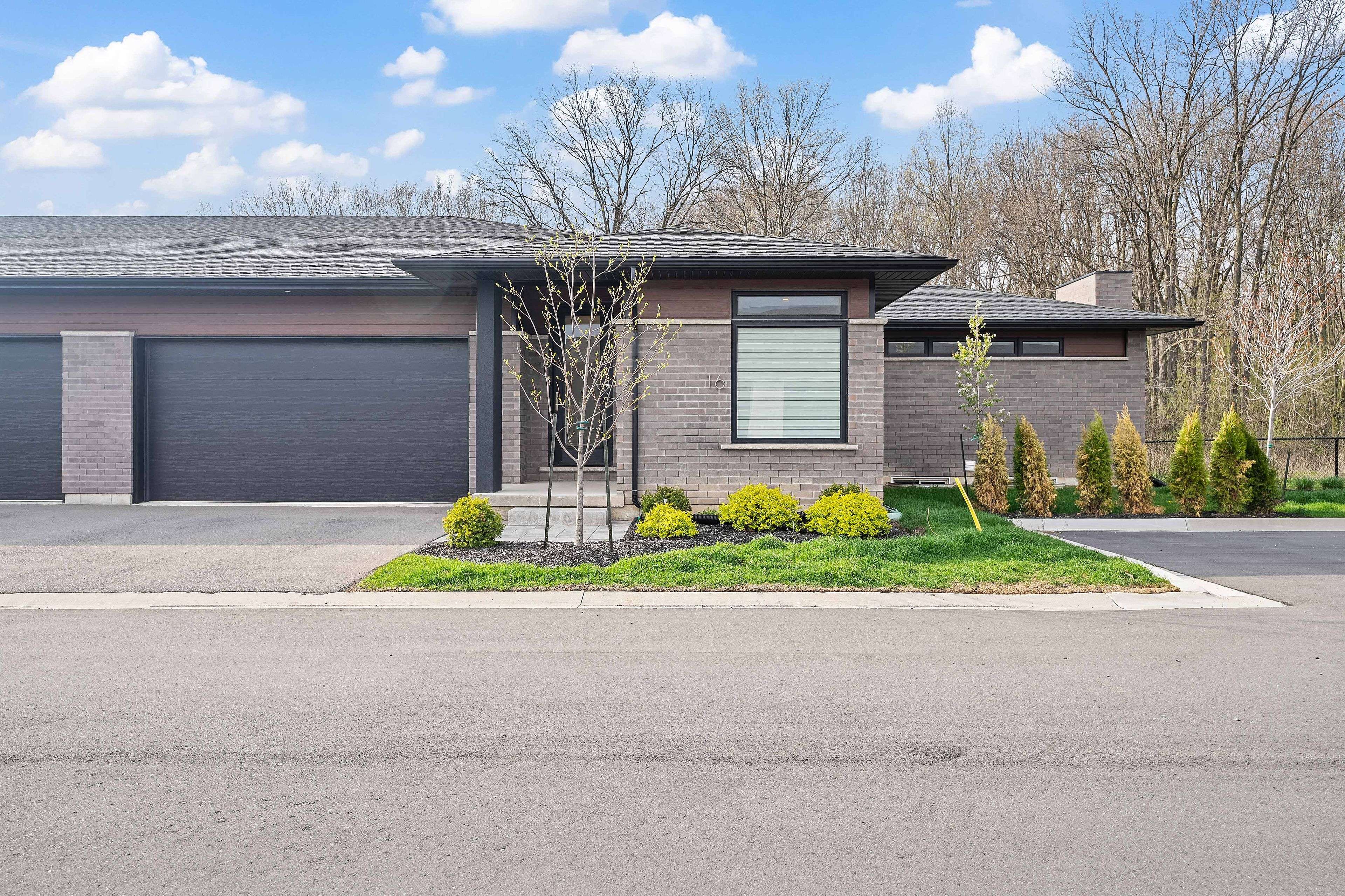 Thorold, ON L2V 5B9,300 Richmond ST #16