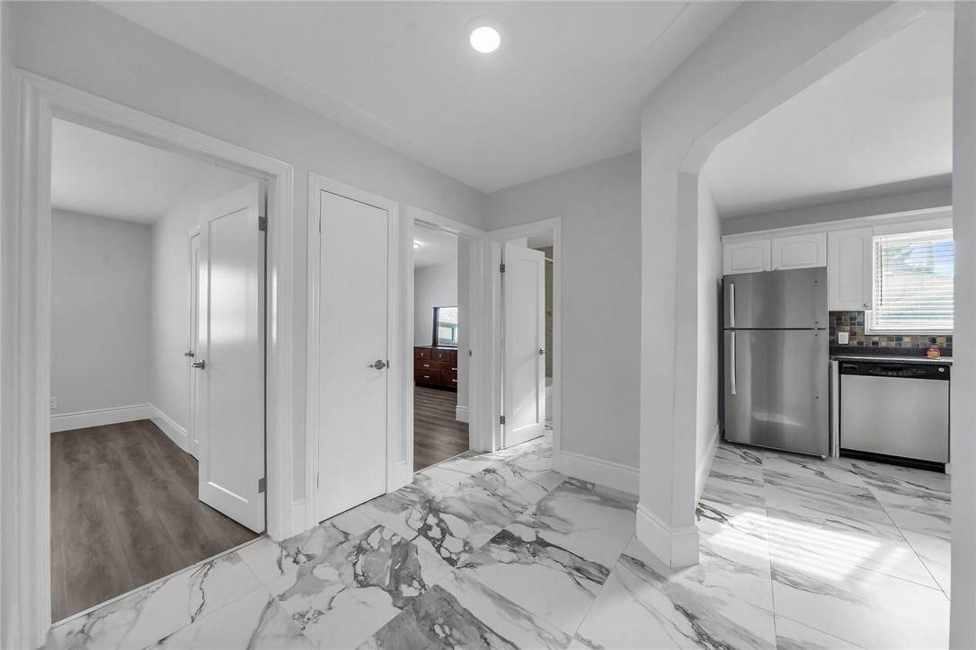 Hamilton, ON L8H 6K1,8 SHYNAL AVE