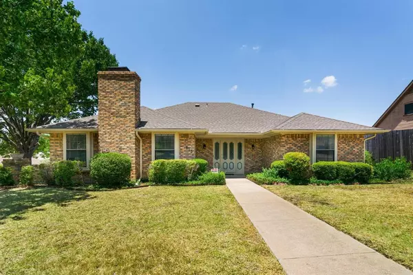 613 Hidden Brooke Drive,  Desoto,  TX 75115
