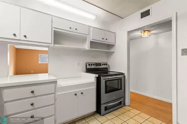 Lauderhill, FL 33313,4801 NW 22nd Ct #100