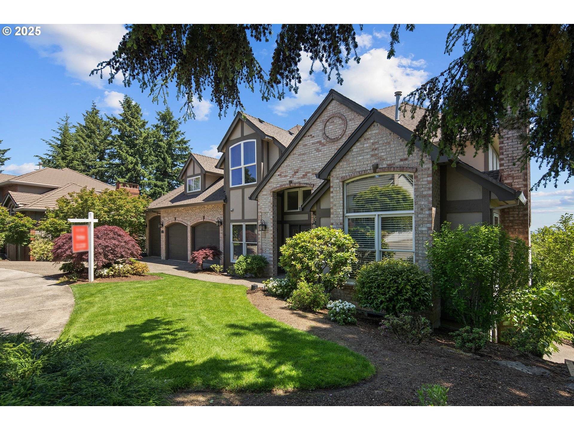 West Linn, OR 97068,1611 ARRAN CT