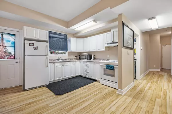 Oshawa, ON L1H 4T6,750 Albert ST #1
