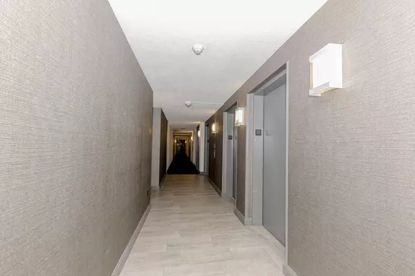 Mississauga, ON L5B 3W4,350 Webb DR #2109