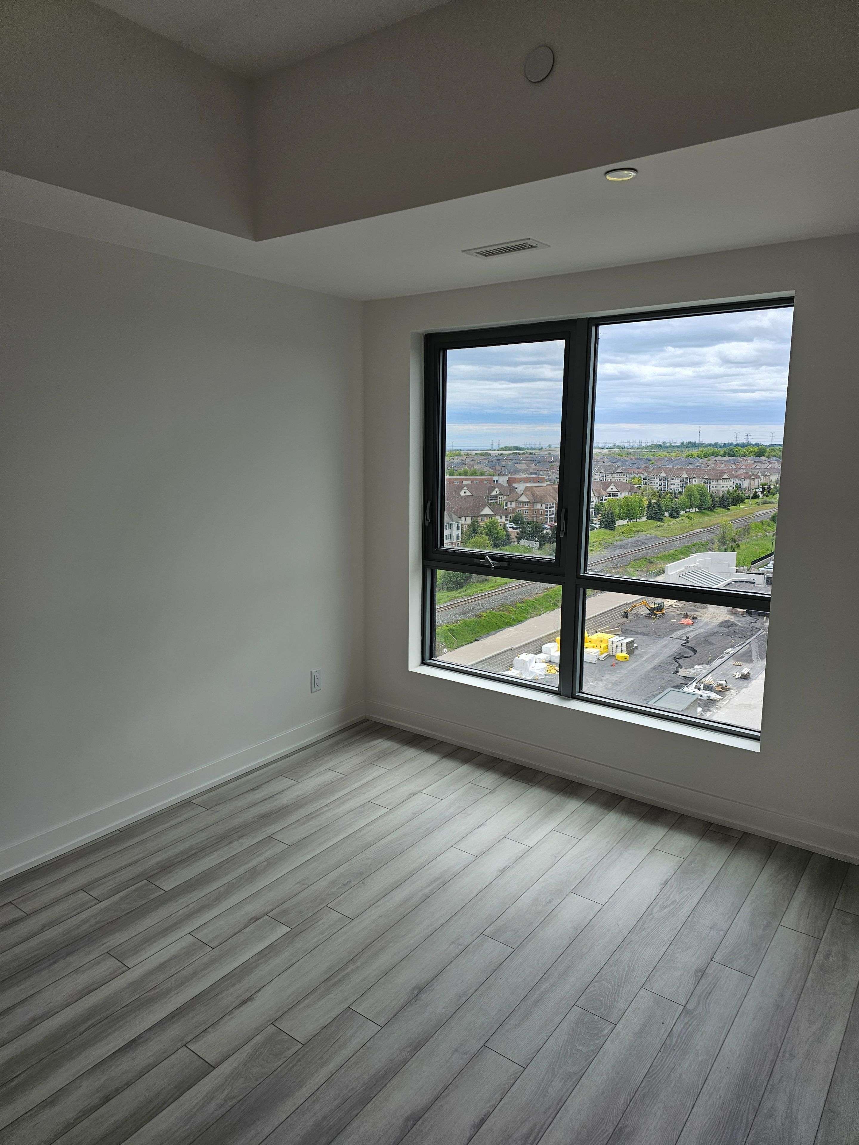 Clarington, ON L1C 0A1,55 Clarington BLVD ##1011