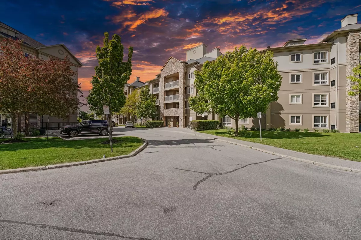 Brampton, ON L6P 2Z7,8 Dayspring CIR #1307
