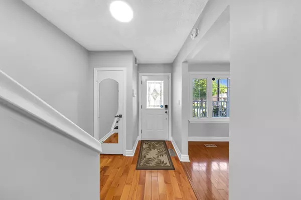 Toronto E04, ON M1P 1R4,154 Vauxhall DR