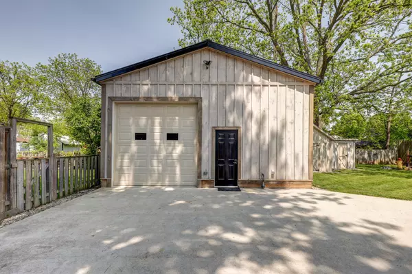 Southwest Middlesex, ON N0L 1A0,22738 Thames RD