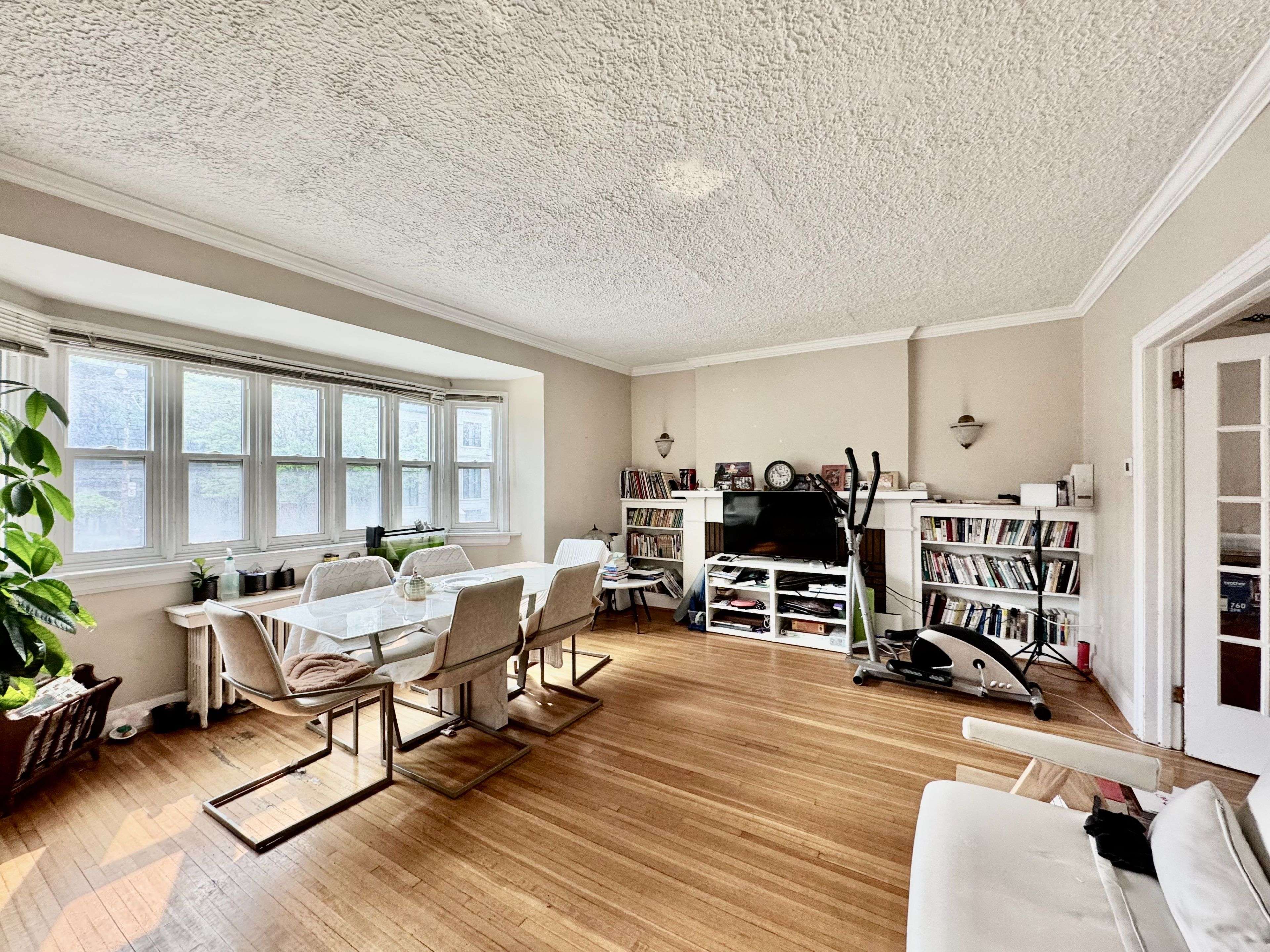 Toronto C04, ON M5N 2G1,1198 Avenue RD #Main Apartment