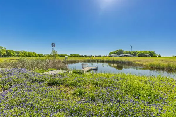 2797 County Road 3732, Wolfe City, TX 75496