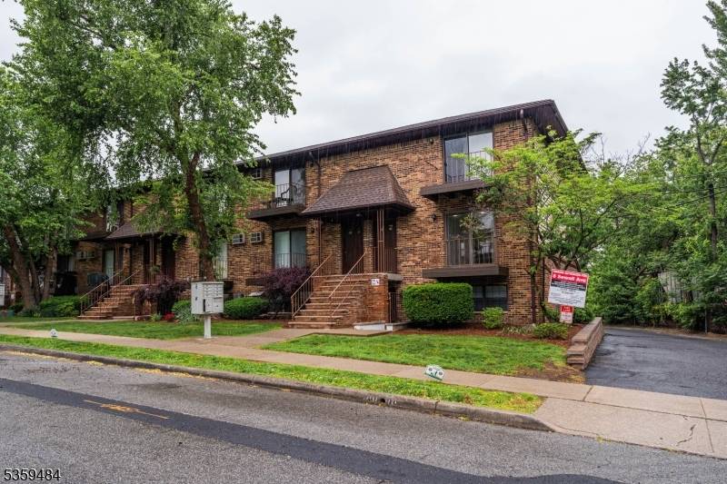 Clifton City, NJ 07011,8 Sewall Ave #6B