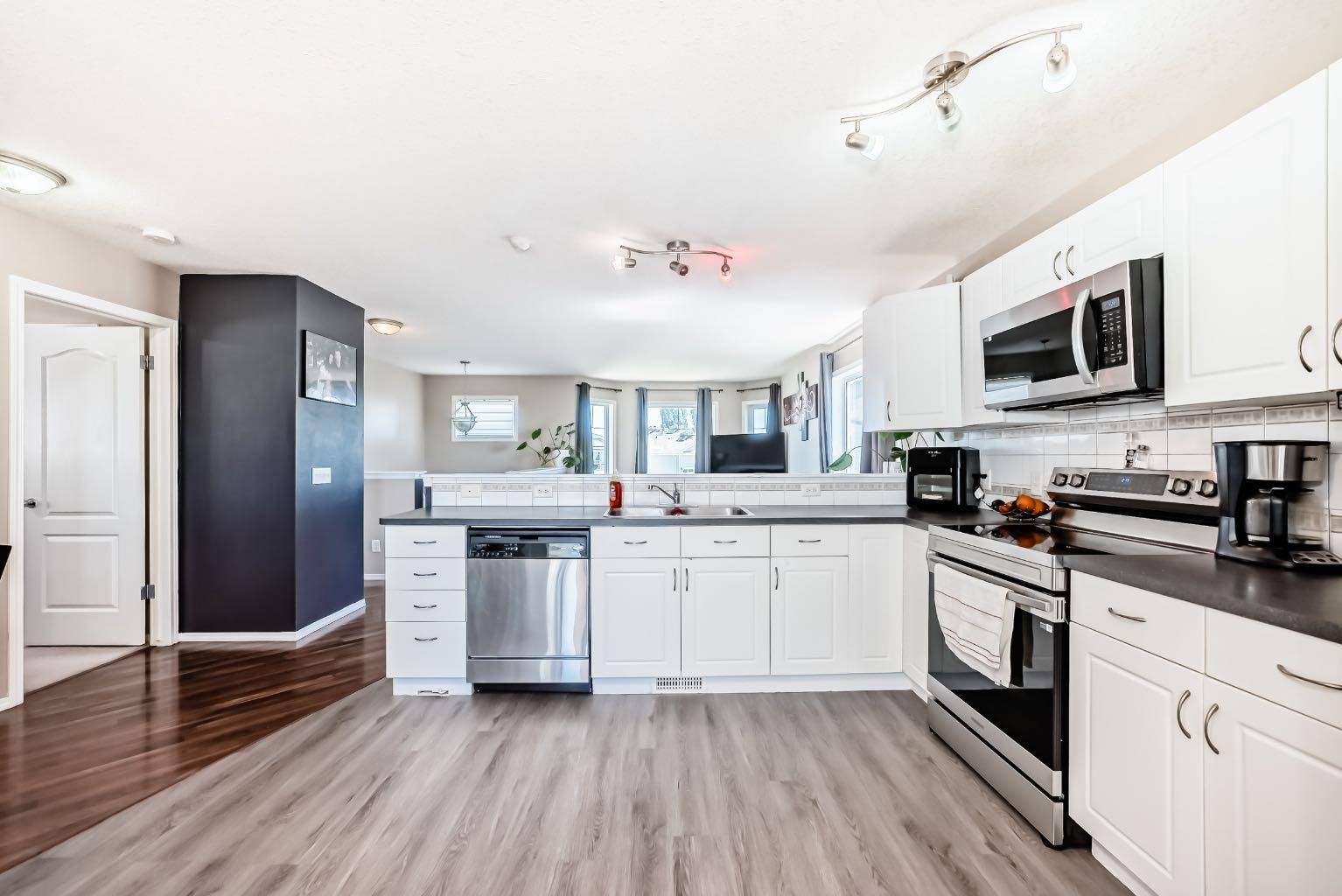 Strathmore, AB T1P1T1,1291 Strathcona RD
