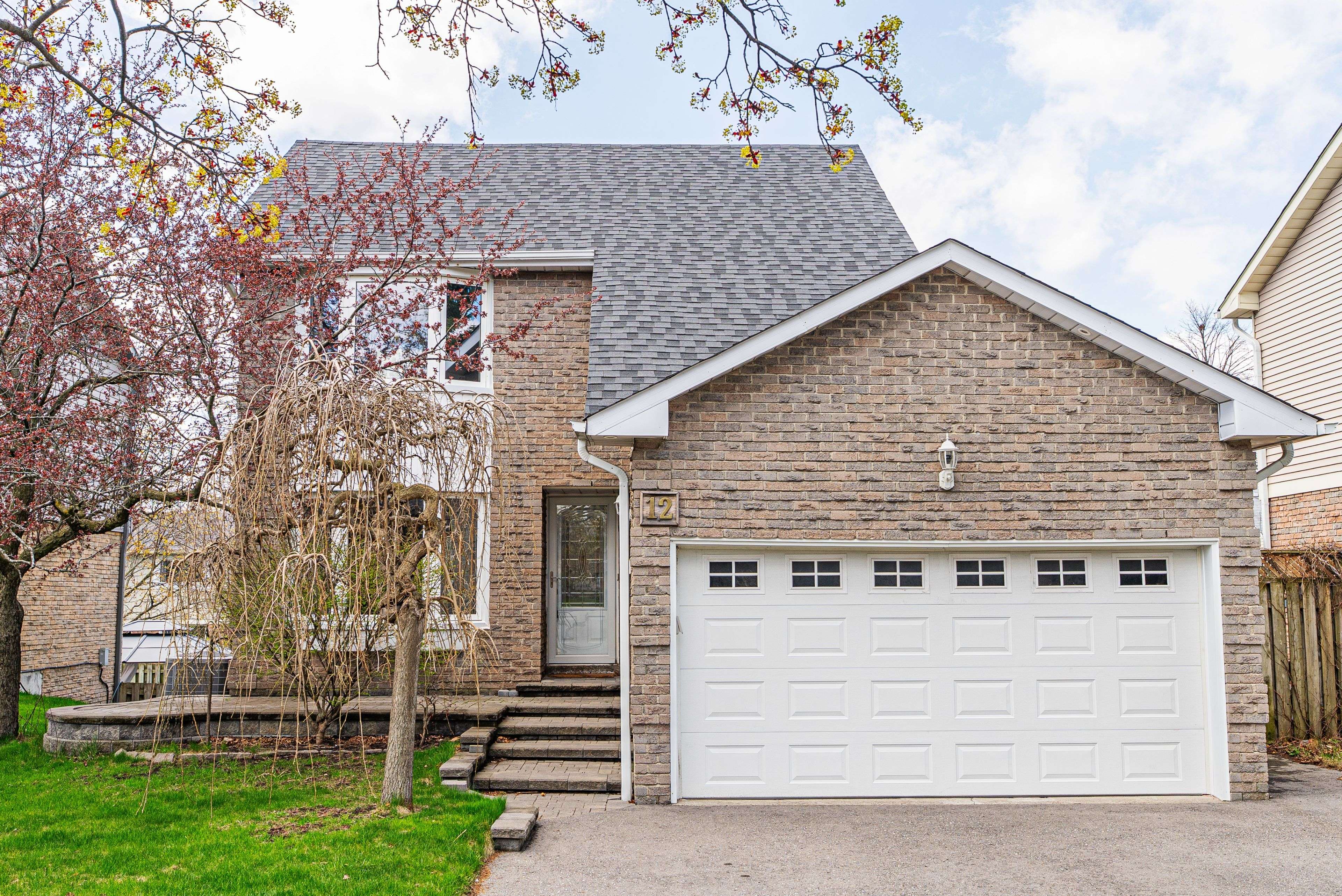 12 Vanessa PL, Whitby, ON L1N 6T3