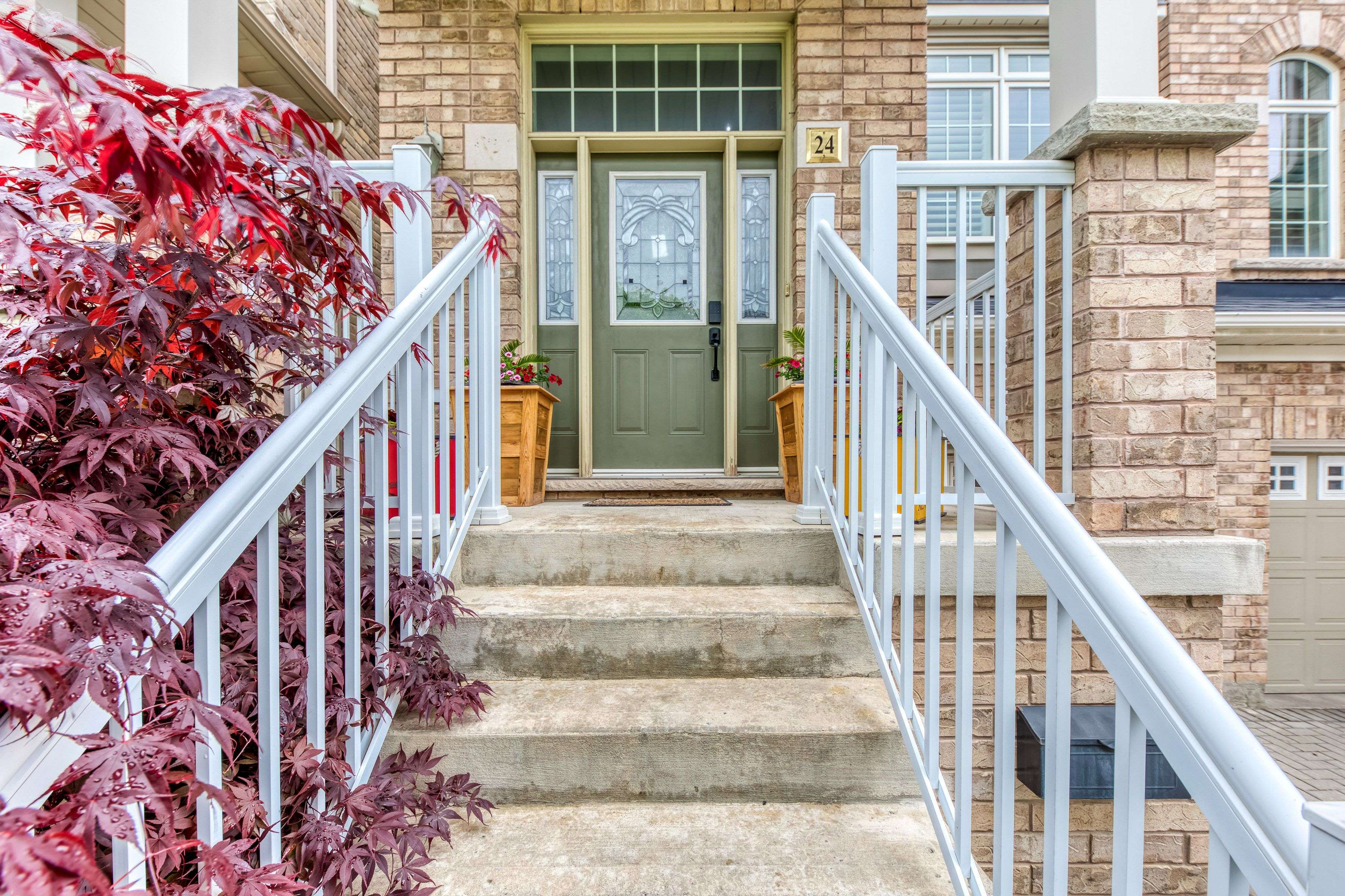 Toronto W05, ON M9M 0C2,24 Lou Pomanti ST