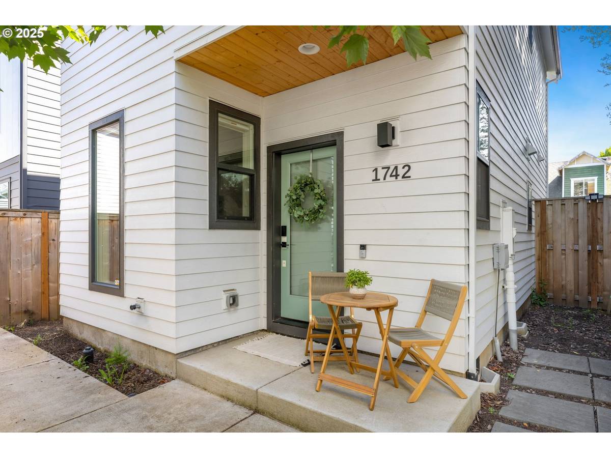 Portland, OR 97202,1742 SE UMATILLA ST
