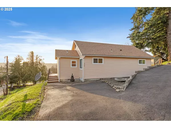 323 Taylor RD, Kalama, WA 98625