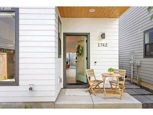 Portland, OR 97202,1742 SE UMATILLA ST