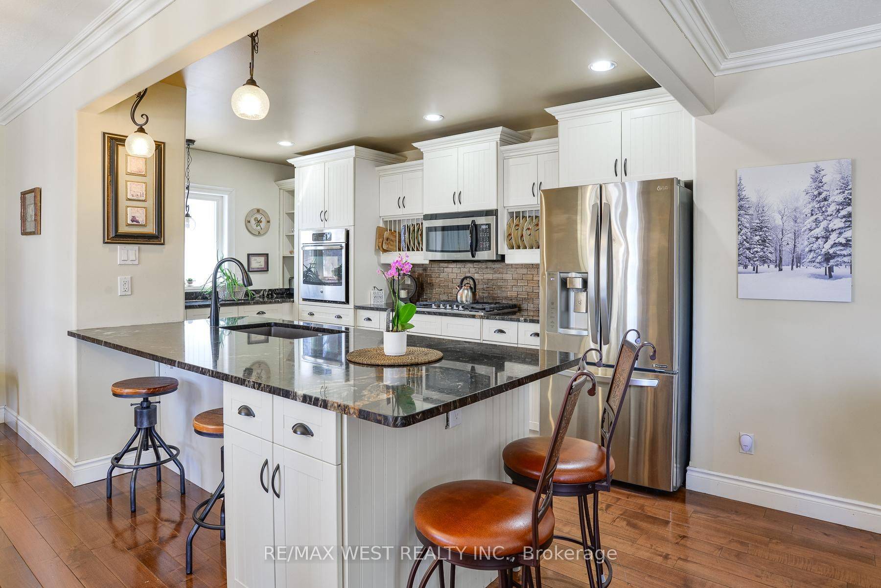 Springwater, ON L0L 1V0,13 Albert ST W