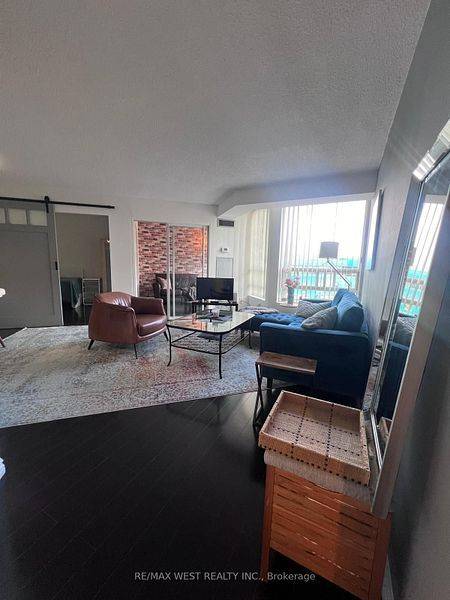 50 Kingsbridge Garden CIR #407, Mississauga, ON L5R 1Y2