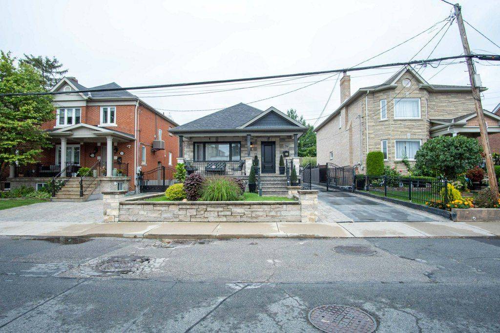 Toronto W02, ON M6H 2C9,26 Brandon AVE