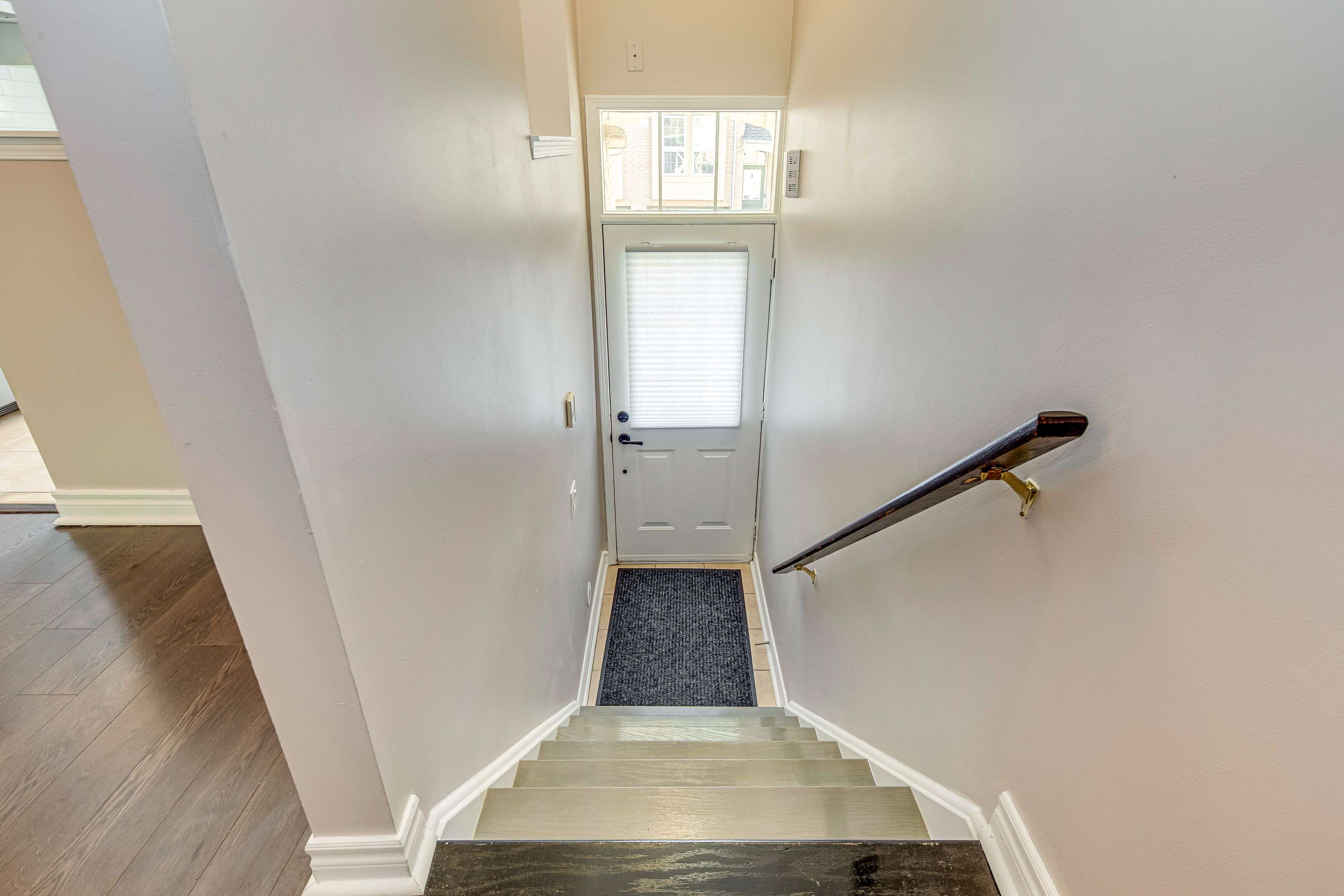 Mississauga, ON L5R 4E7,50 Strathaven DR #122