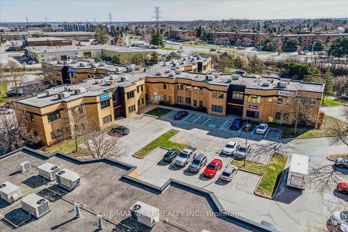 155 Frobisher DR #J202, Waterloo, ON N2V 2E1
