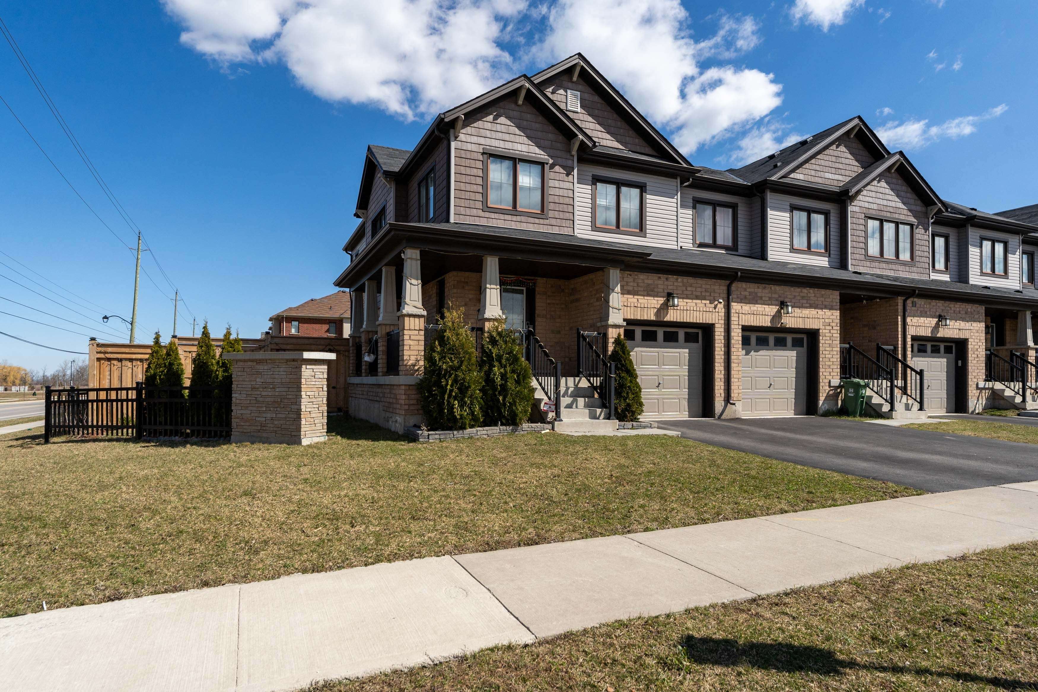 2 Scarletwood ST, Hamilton, ON L8J 0K8