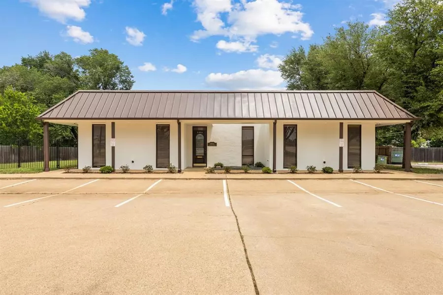 3901 W Pioneer Parkway, Arlington, TX 76013