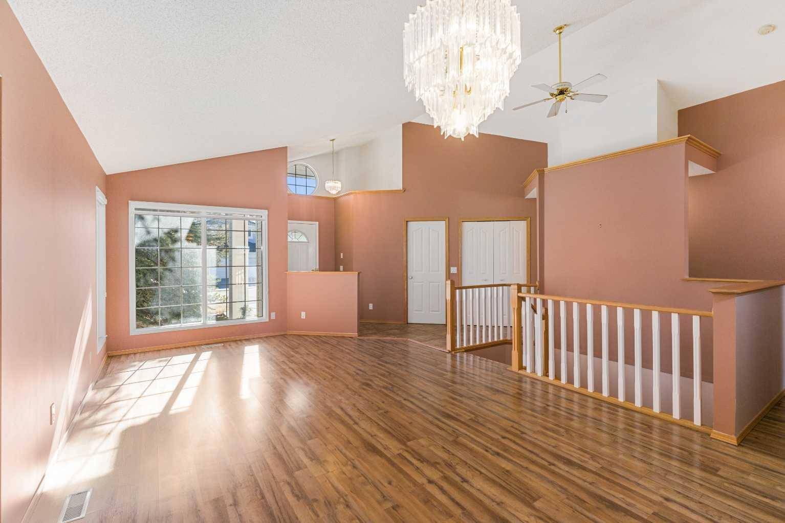 Calgary, AB T3A 5E5,186 Edgevalley Close NW