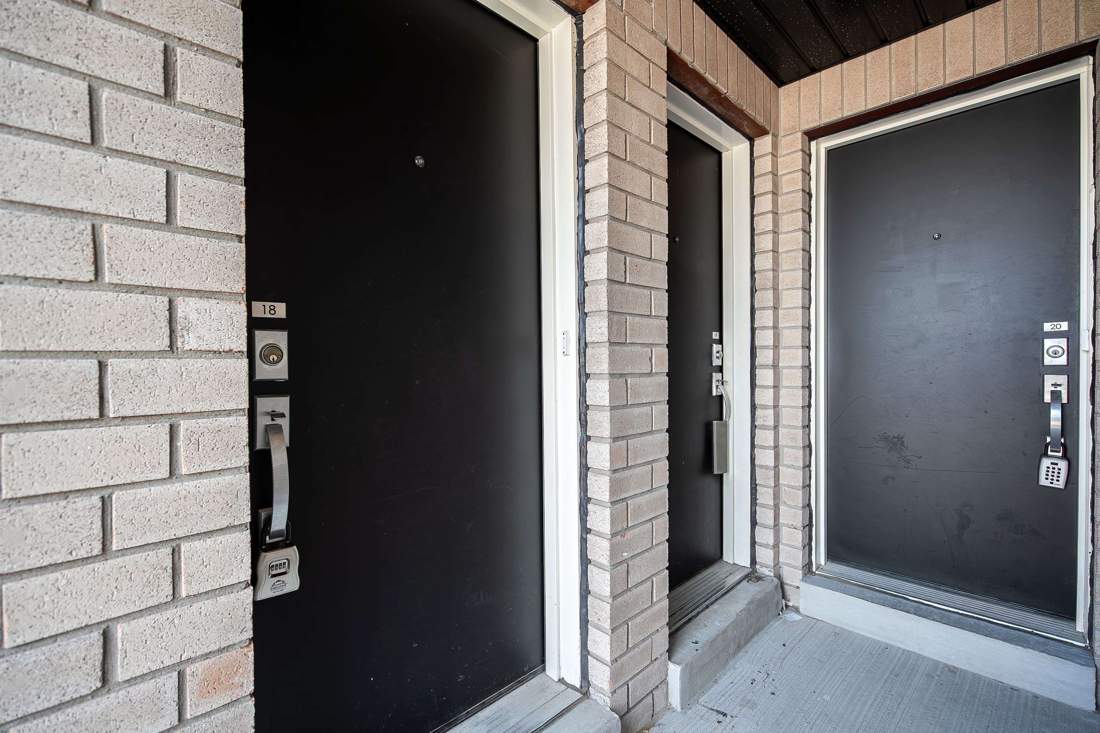 Brampton, ON L7A 5L2,175 Veterans DR #18