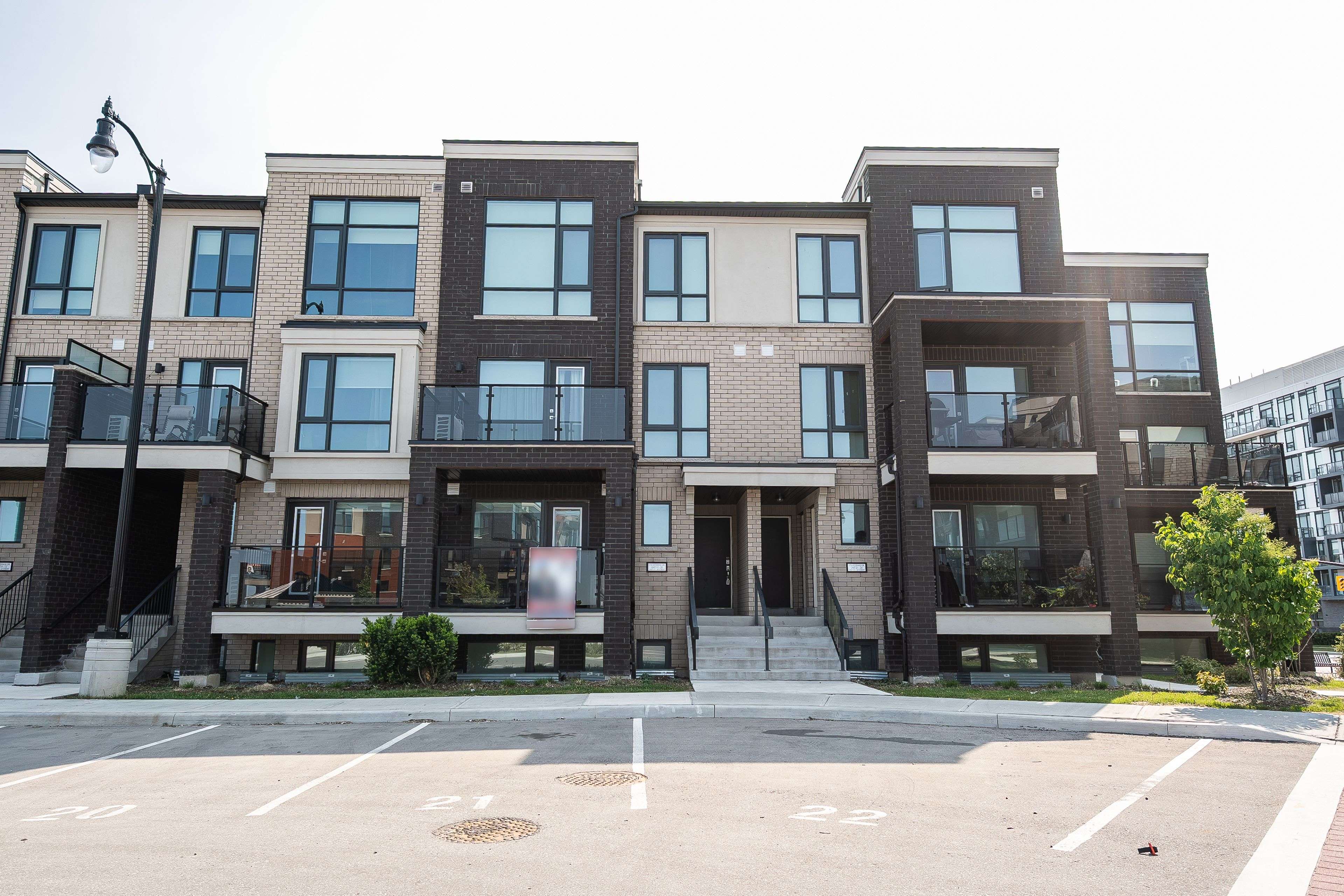 Brampton, ON L7A 5L2,175 Veterans DR #18