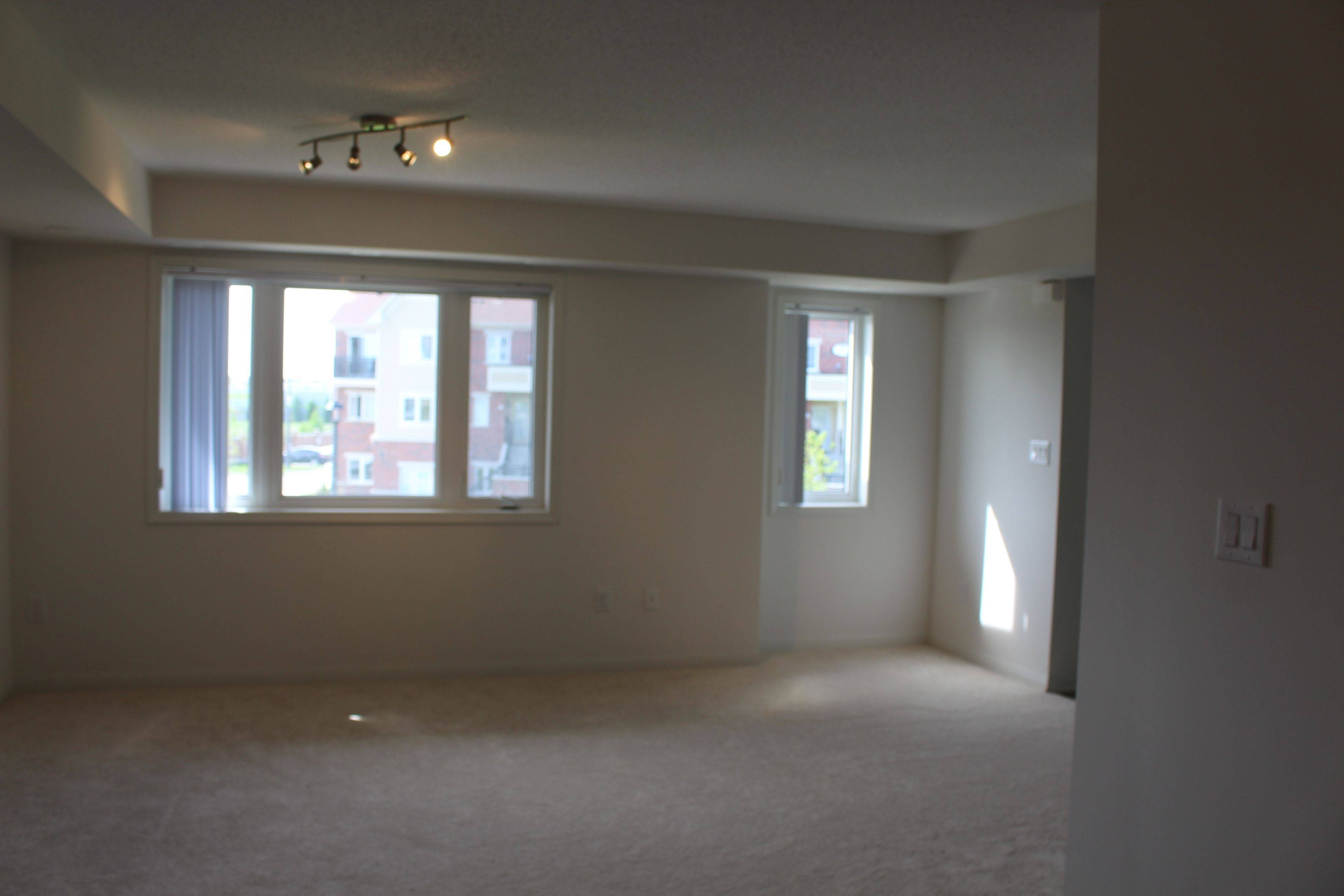 Brampton, ON L6R 3Y7,250 Sunny Meadow BLVD #129