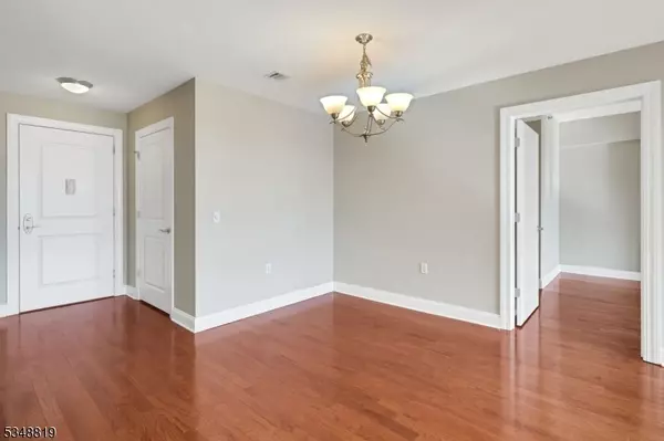 Montclair Twp., NJ 07042,48 S Park St #414