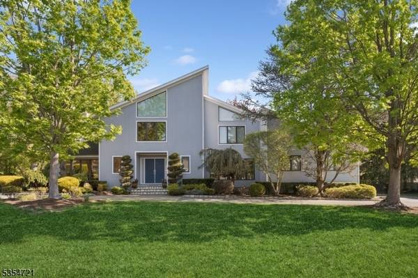 3 Blackberry Ln, North Caldwell Boro, NJ 07006