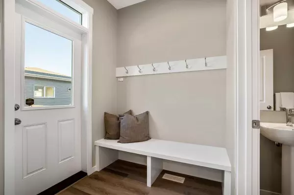 Okotoks, AB T1S 5X2,80 Wedderburn DR