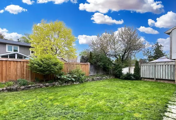 Whitby, ON L1N 6E3,25 Ivanic CT
