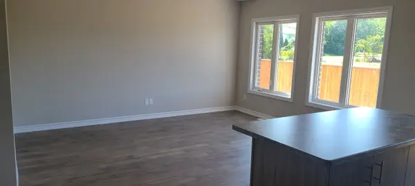 17 Renfrew TRL, Welland, ON L3C 0K2