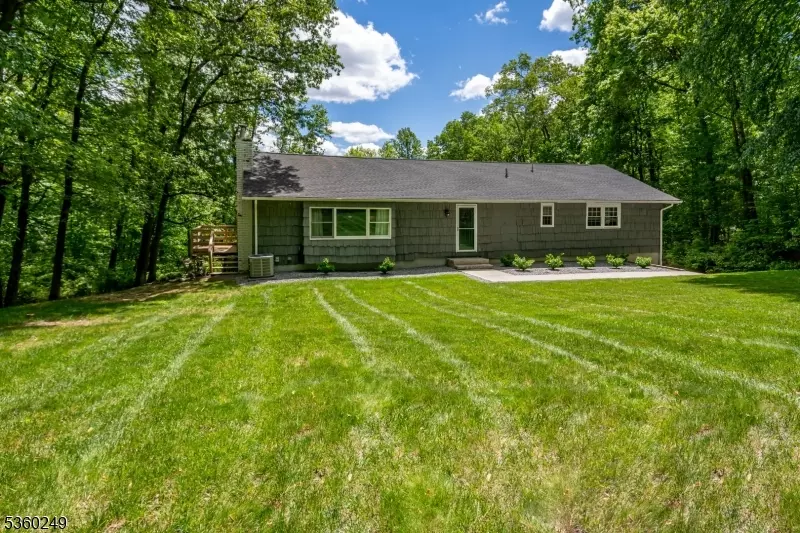 13 Winding Way, White Twp., NJ 07823