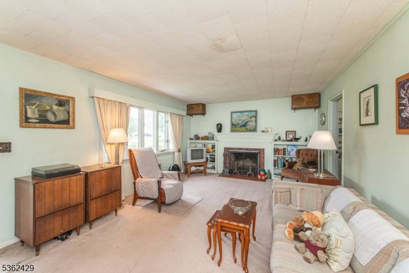 Glen Rock Boro, NJ 07452,108 Thornbury Ave