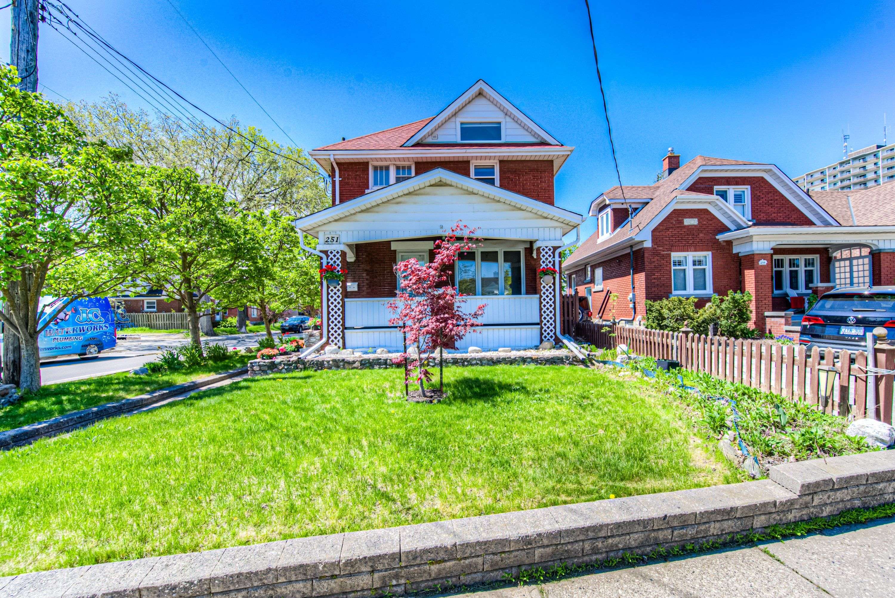 Kitchener, ON N2H 4J6,251 Margaret AVE
