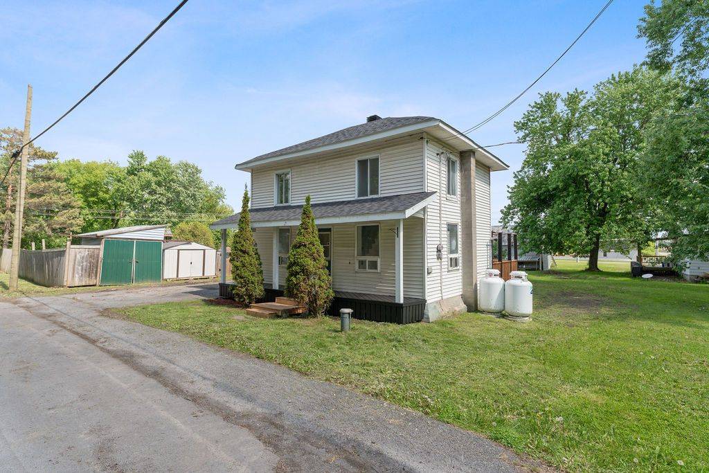 North Stormont, ON K0C 1C0,16346 Centennial DR
