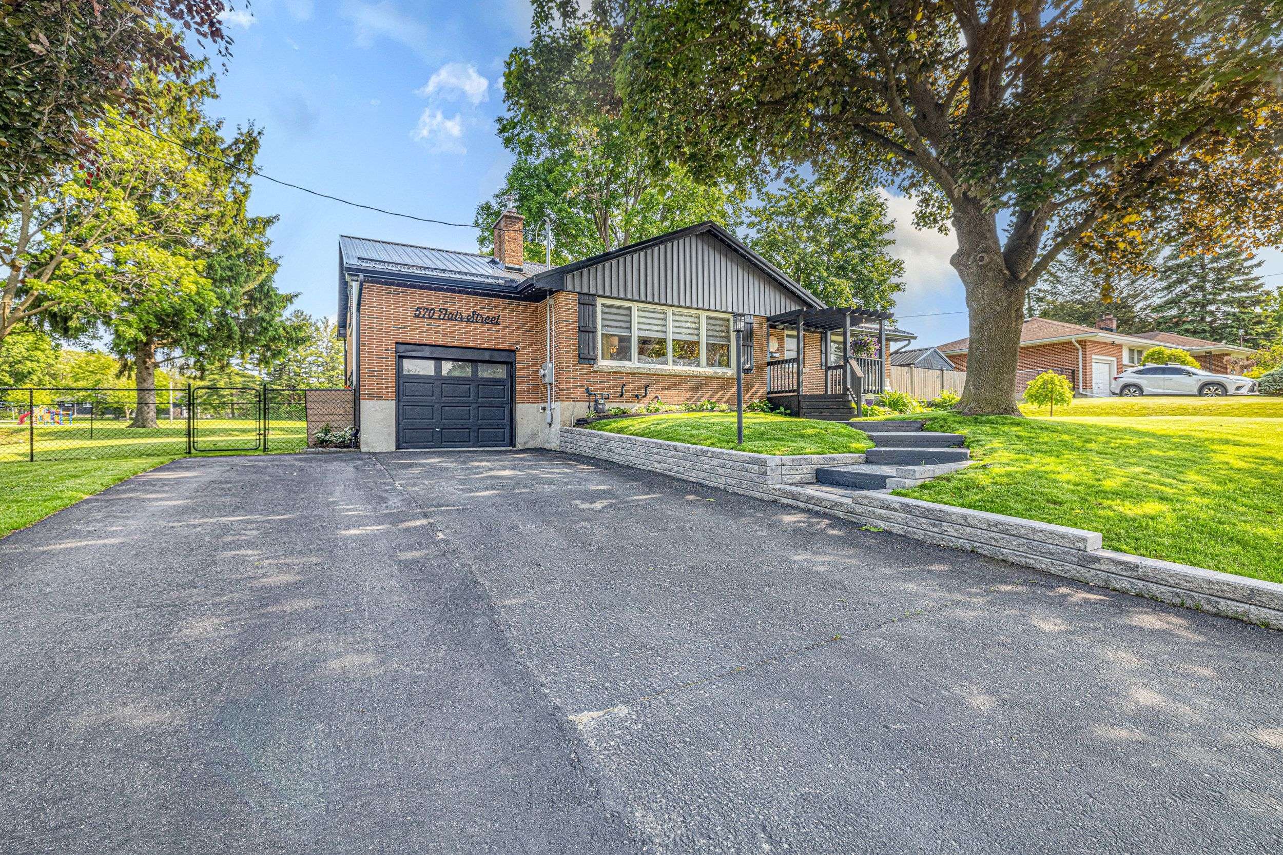 Woodstock, ON N4S 5V4,570 FAIR ST
