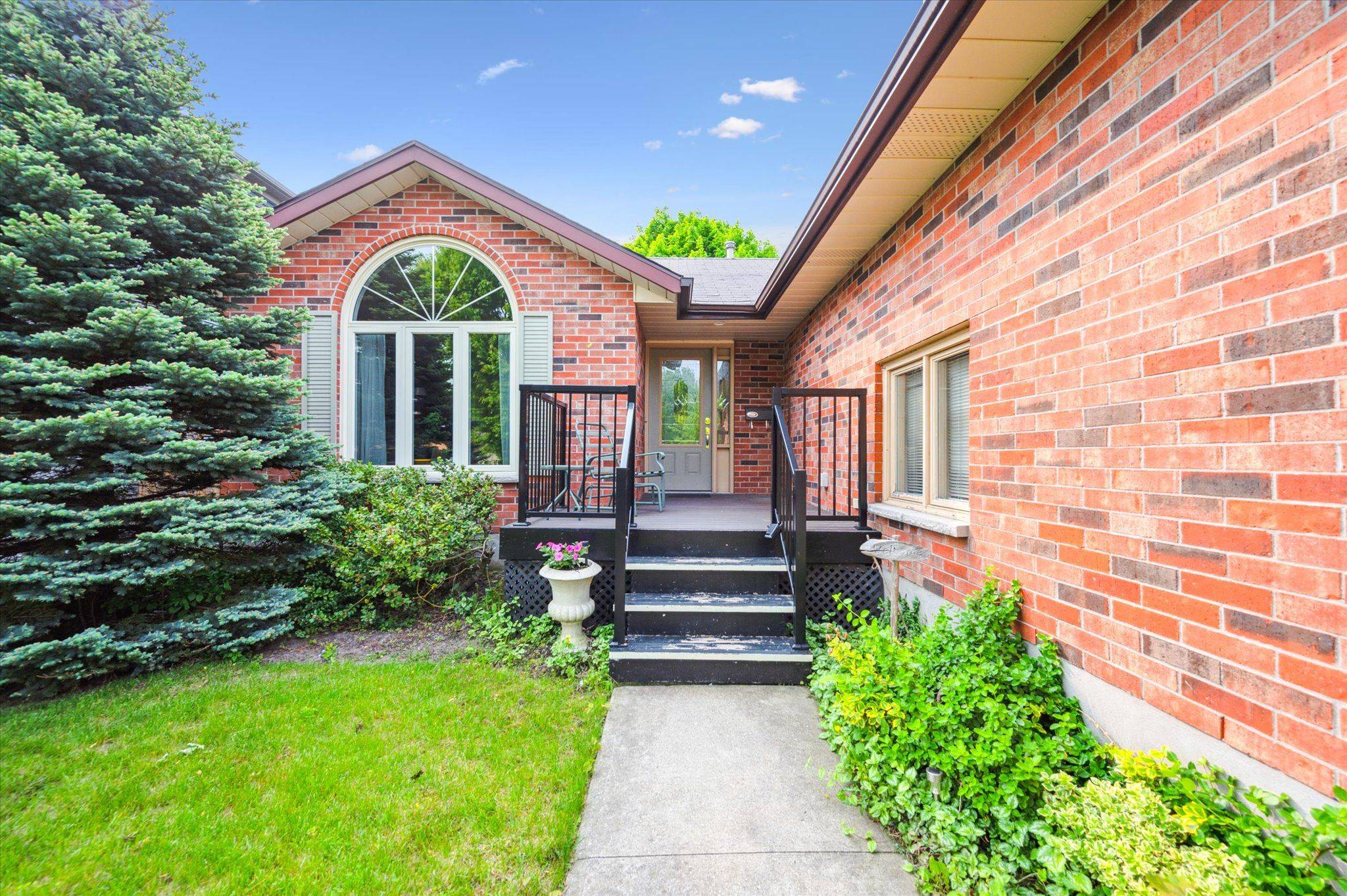 Centre Wellington, ON N1M 3J1,524 Walker ST